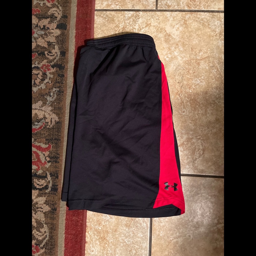 Men’s Under Armour Athletic Shorts (L)